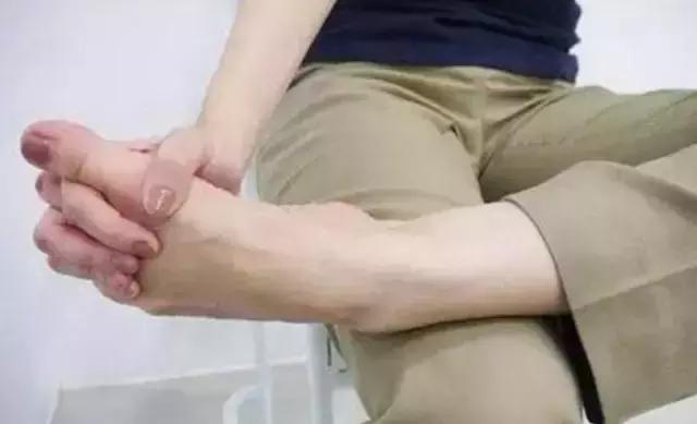足临泣穴的准确穴位图